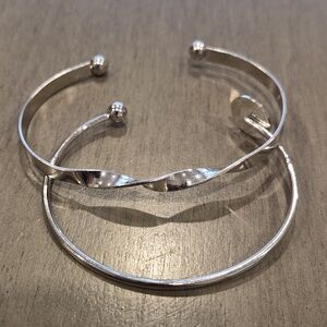 ❤️2 Pcs Silver-Tone Cuff Bracelet Bangles